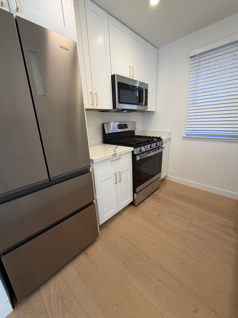 San Francisco Apartment: 900 Van Ness Ave