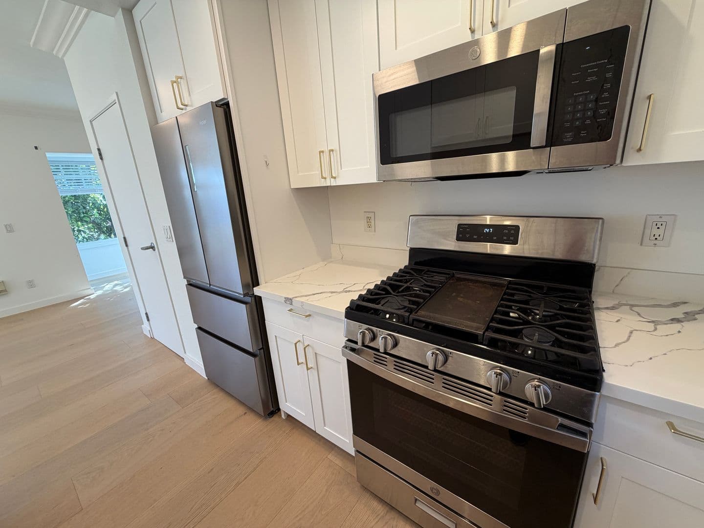 San Francisco Apartment: 900 Van Ness Ave