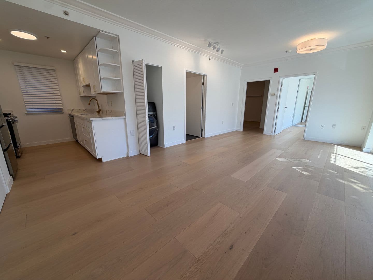 San Francisco Apartment: 900 Van Ness Ave