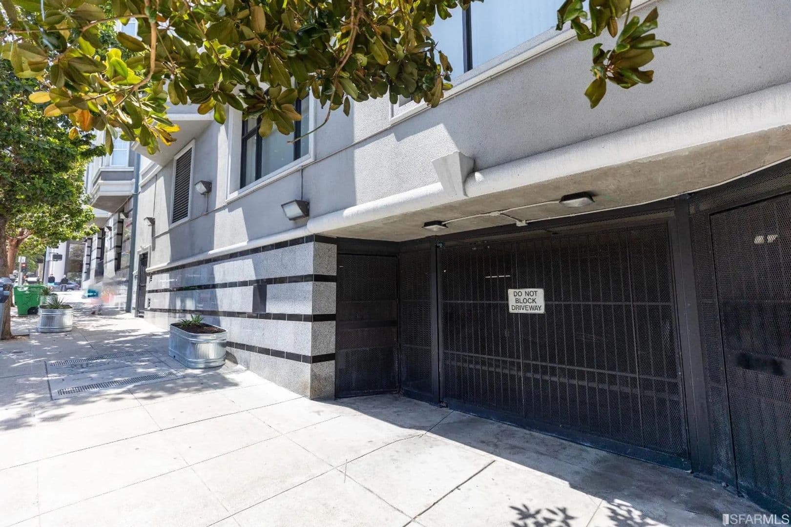 San Francisco Apartment: 900 Van Ness Ave