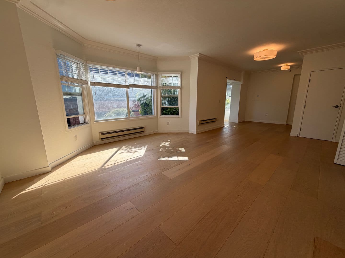 San Francisco Apartment: 900 Van Ness Ave
