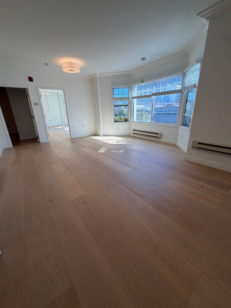 San Francisco Apartment: 900 Van Ness Ave