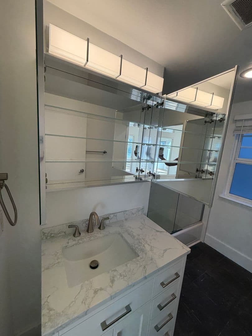 San Francisco Apartment: 900 Van Ness Ave