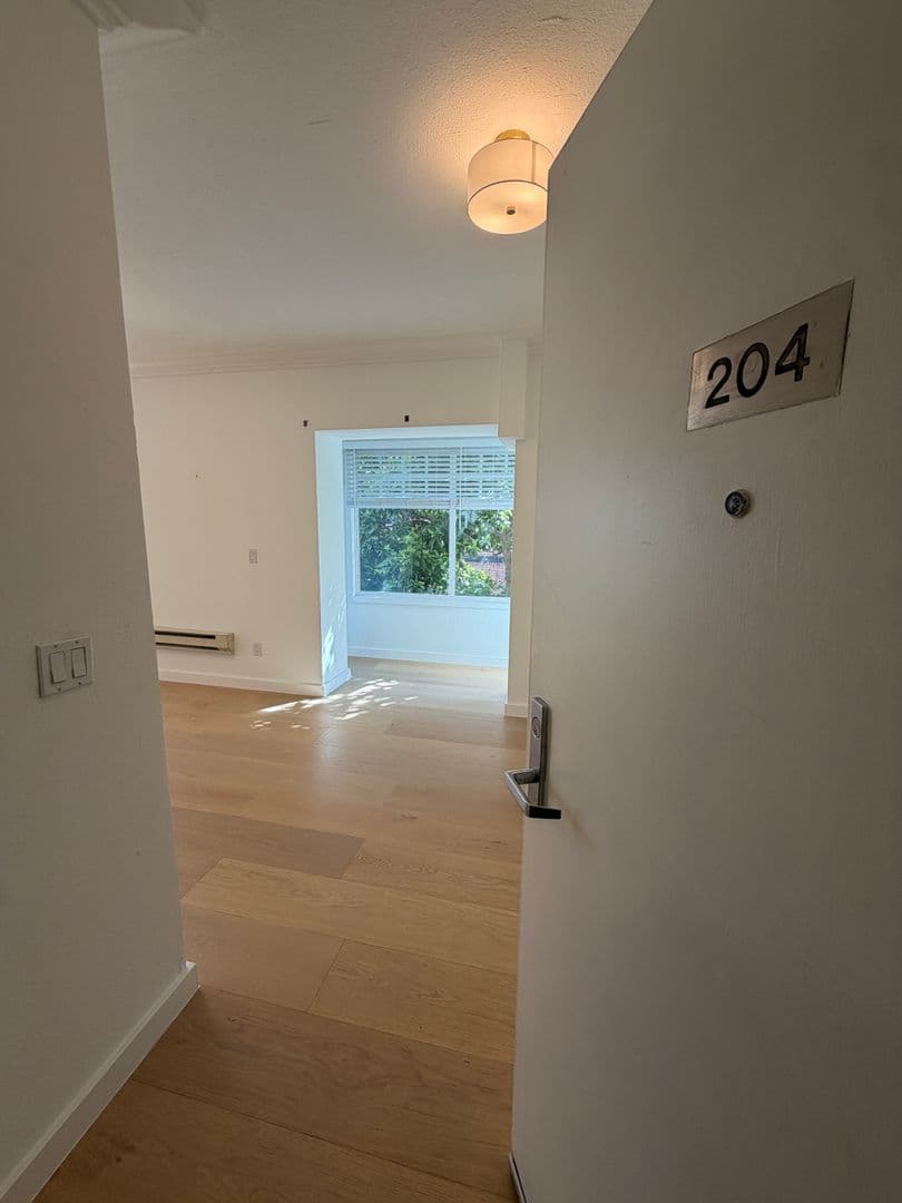 San Francisco Apartment: 900 Van Ness Ave