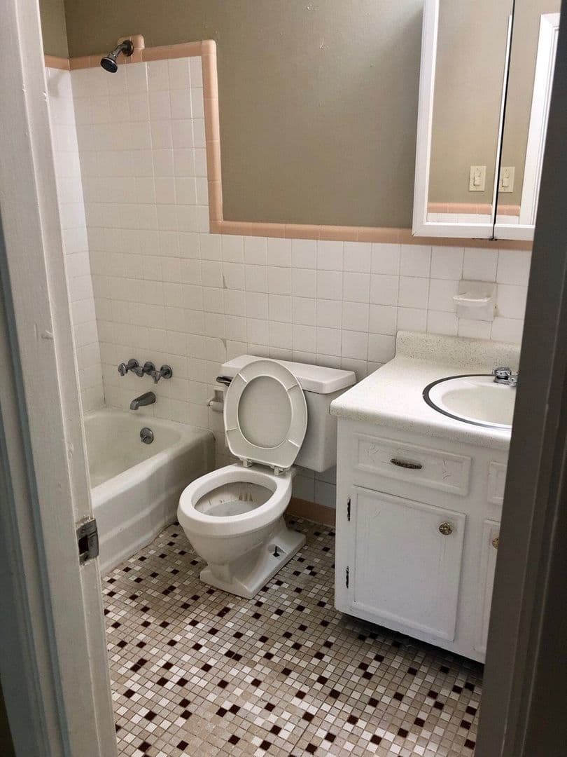 Mandeville Apartment: 320 N Causeway Blvd