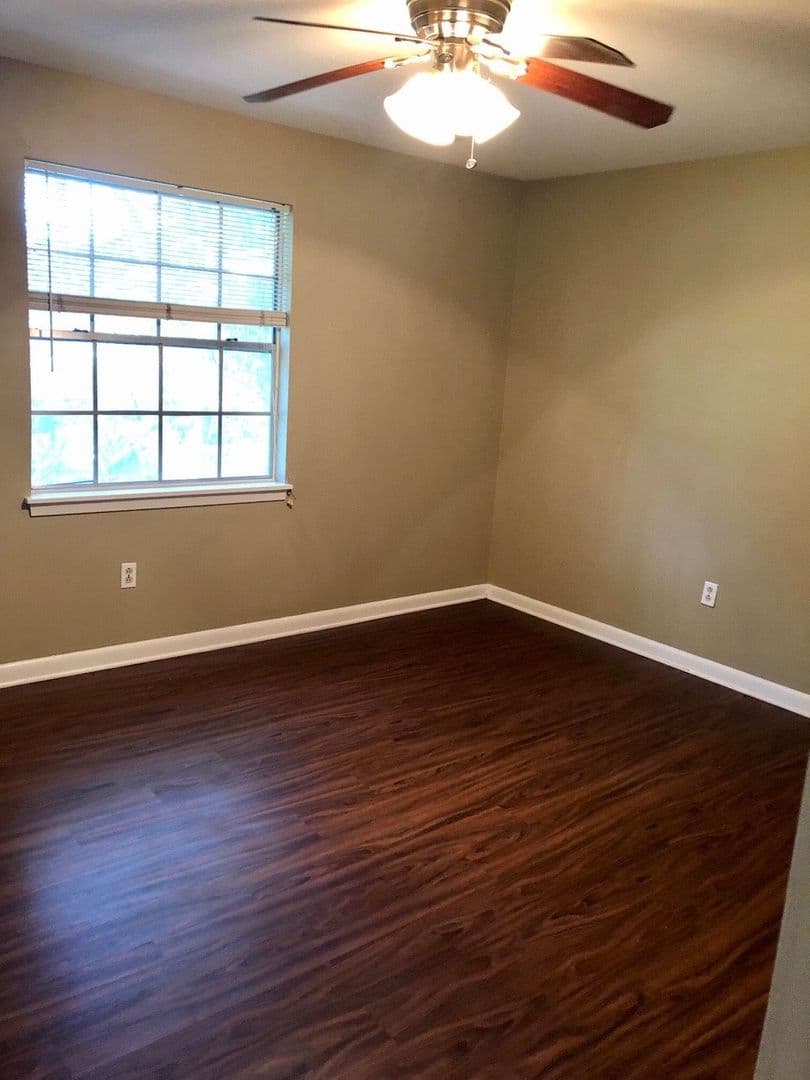 Mandeville Apartment: 320 N Causeway Blvd