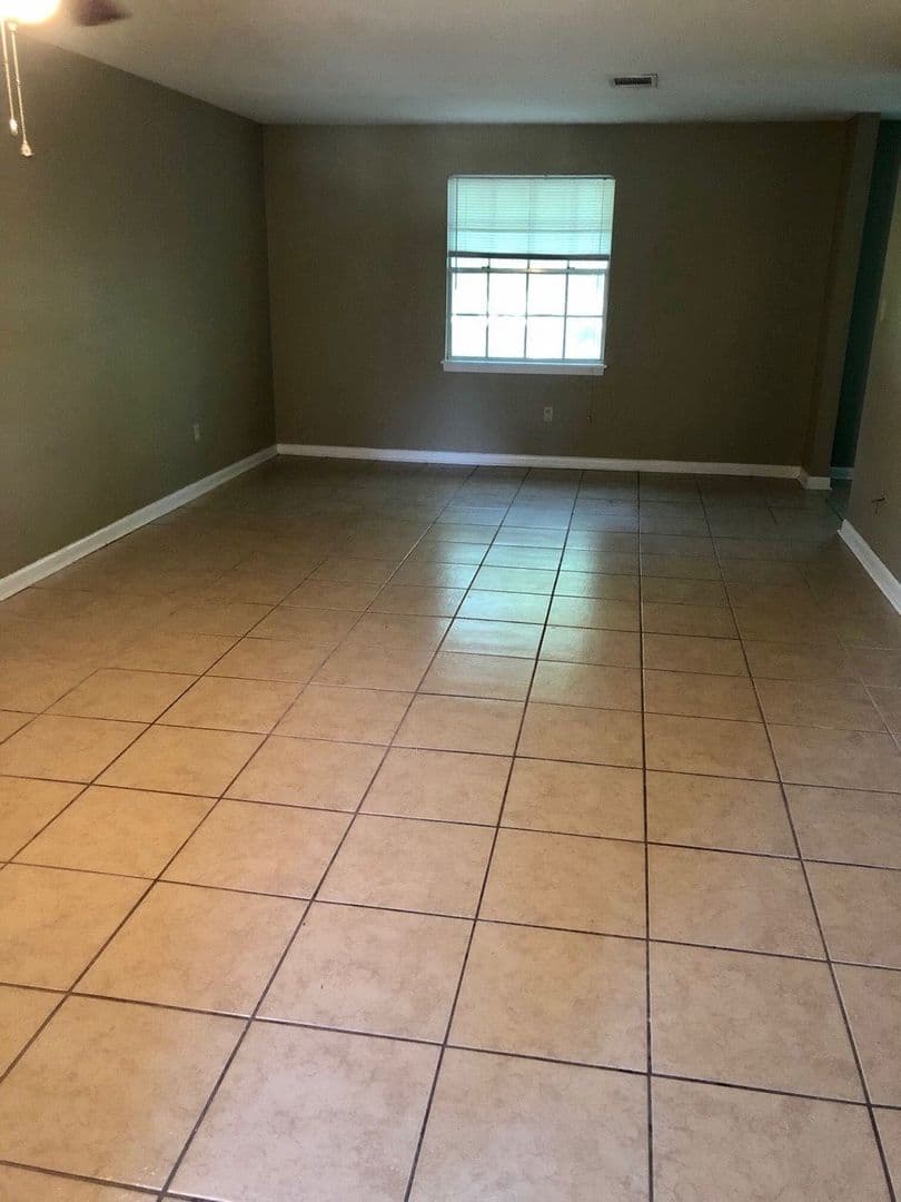 Mandeville Apartment: 320 N Causeway Blvd