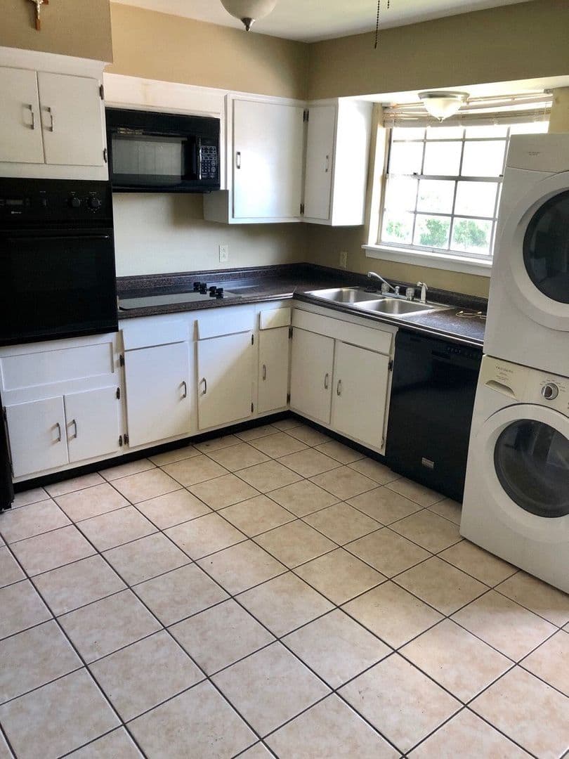 Mandeville Apartment: 320 N Causeway Blvd