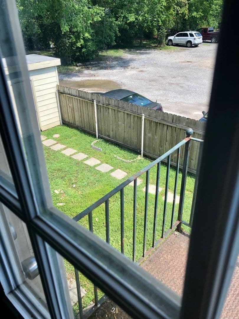 Mandeville Apartment: 320 N Causeway Blvd