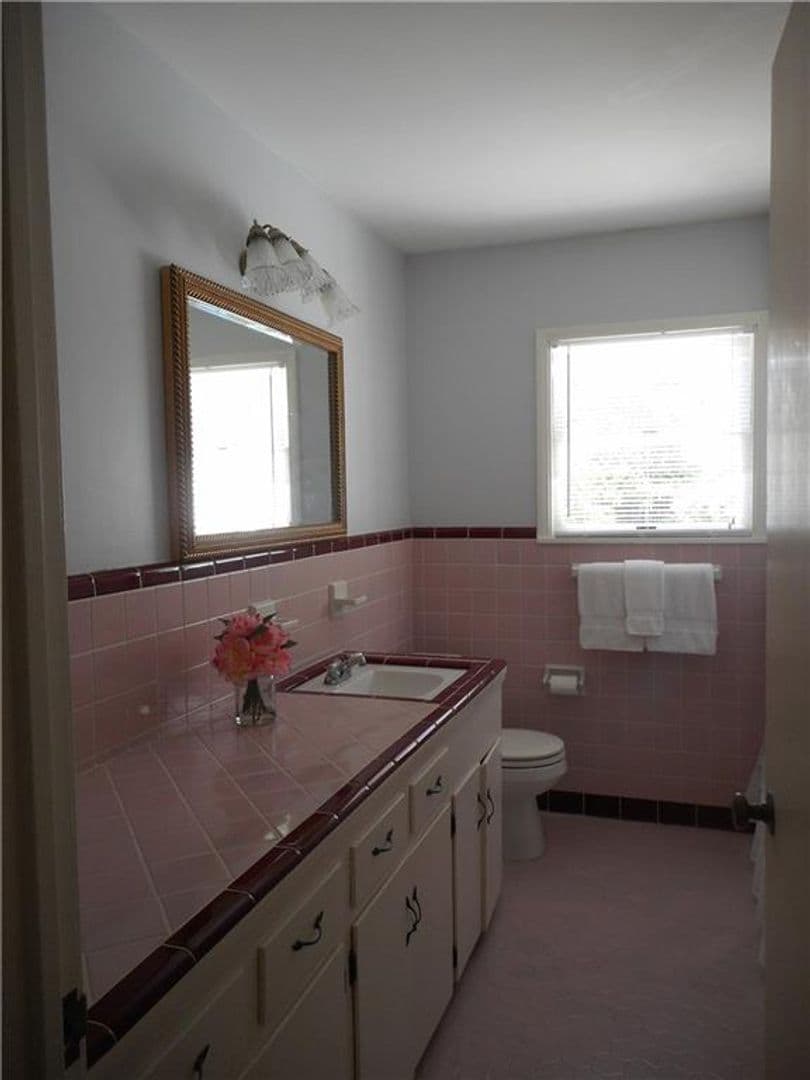 Corpus Christi House: 902 Wilshire Place