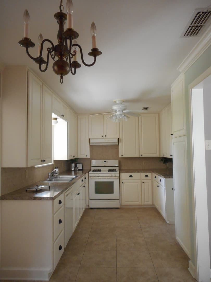 Corpus Christi House: 902 Wilshire Place