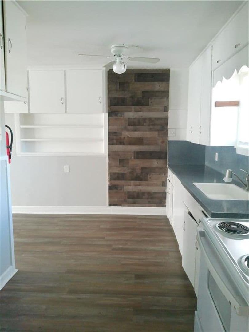Corpus Christi House: 3921 Chestnut Street A