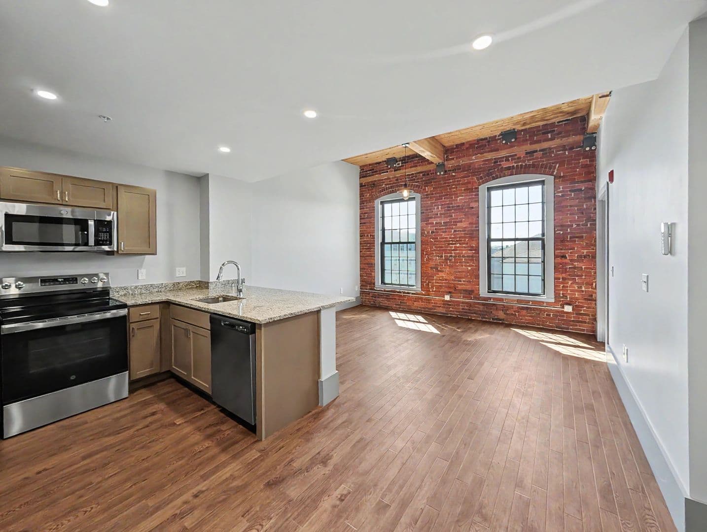Worcester Apartment: 90 Grove Street