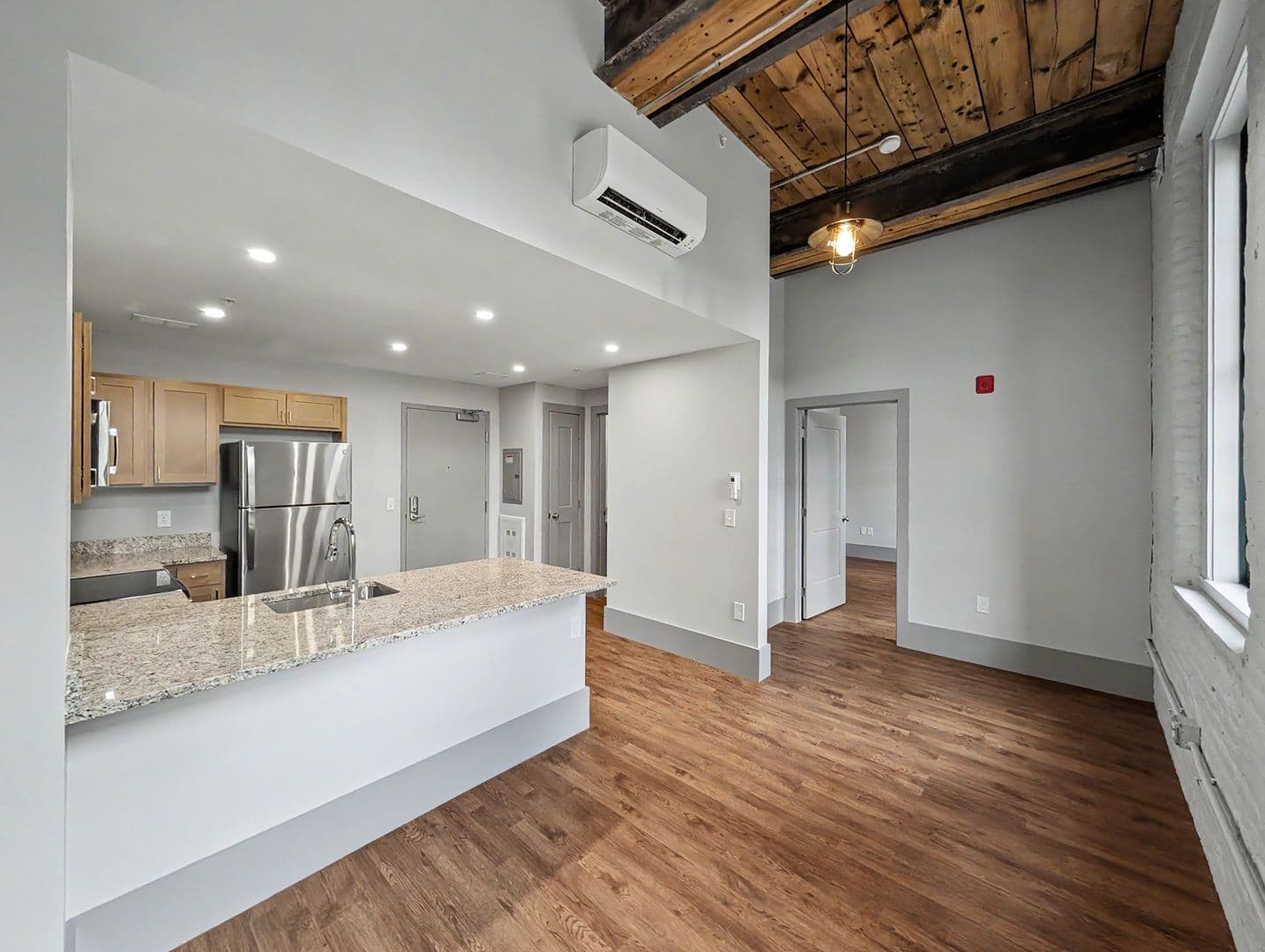 Worcester Apartment: 90 Grove Street