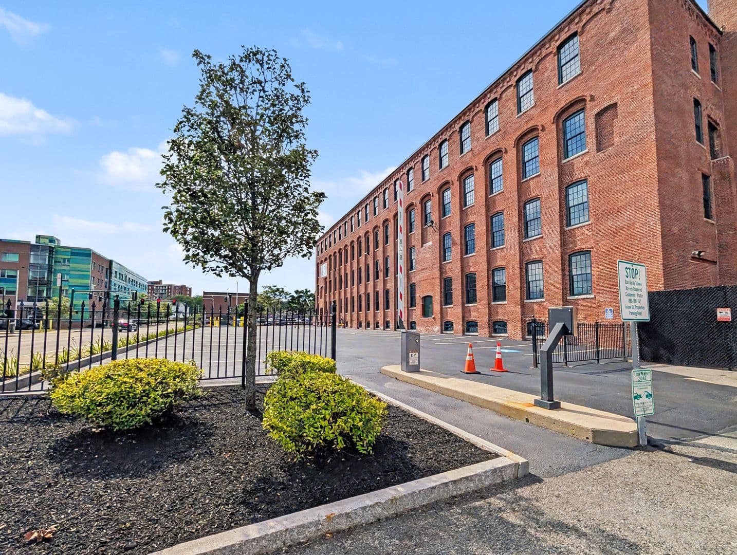 Worcester Apartment: 90 Grove Street