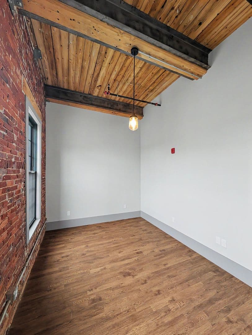 Worcester Apartment: 90 Grove Street