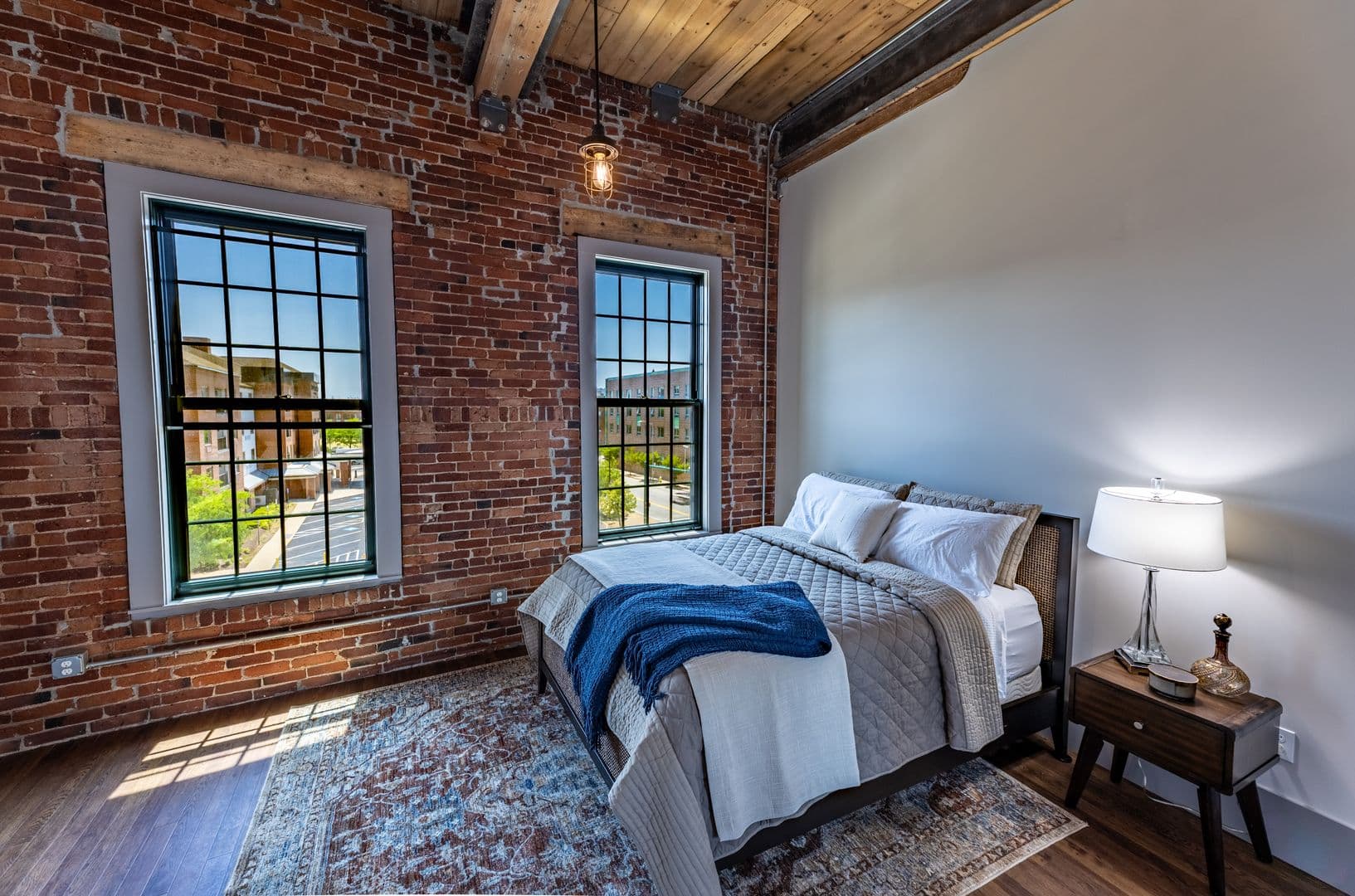 Worcester Apartment: 90 Grove Street