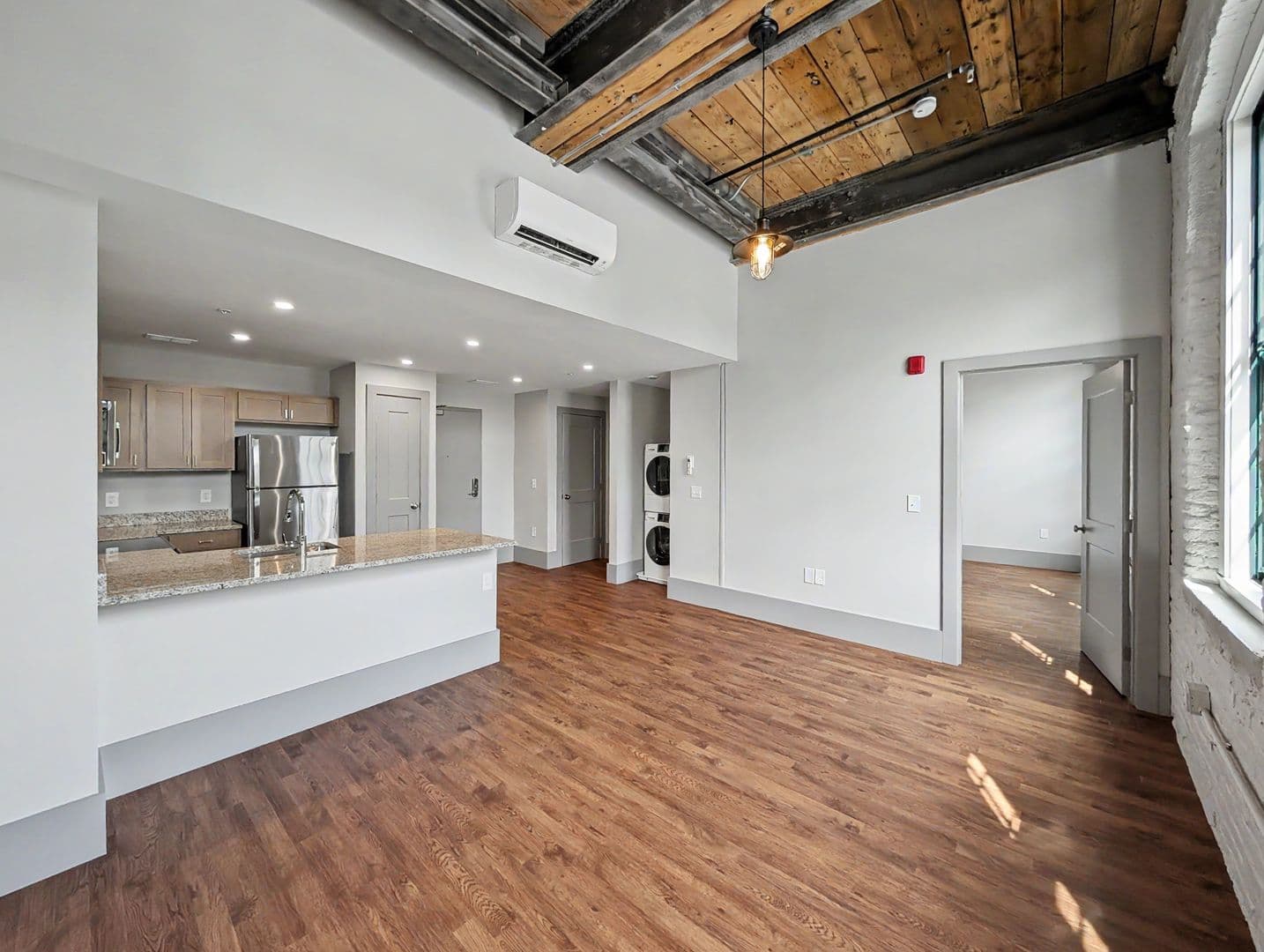 Worcester Apartment: 90 Grove Street