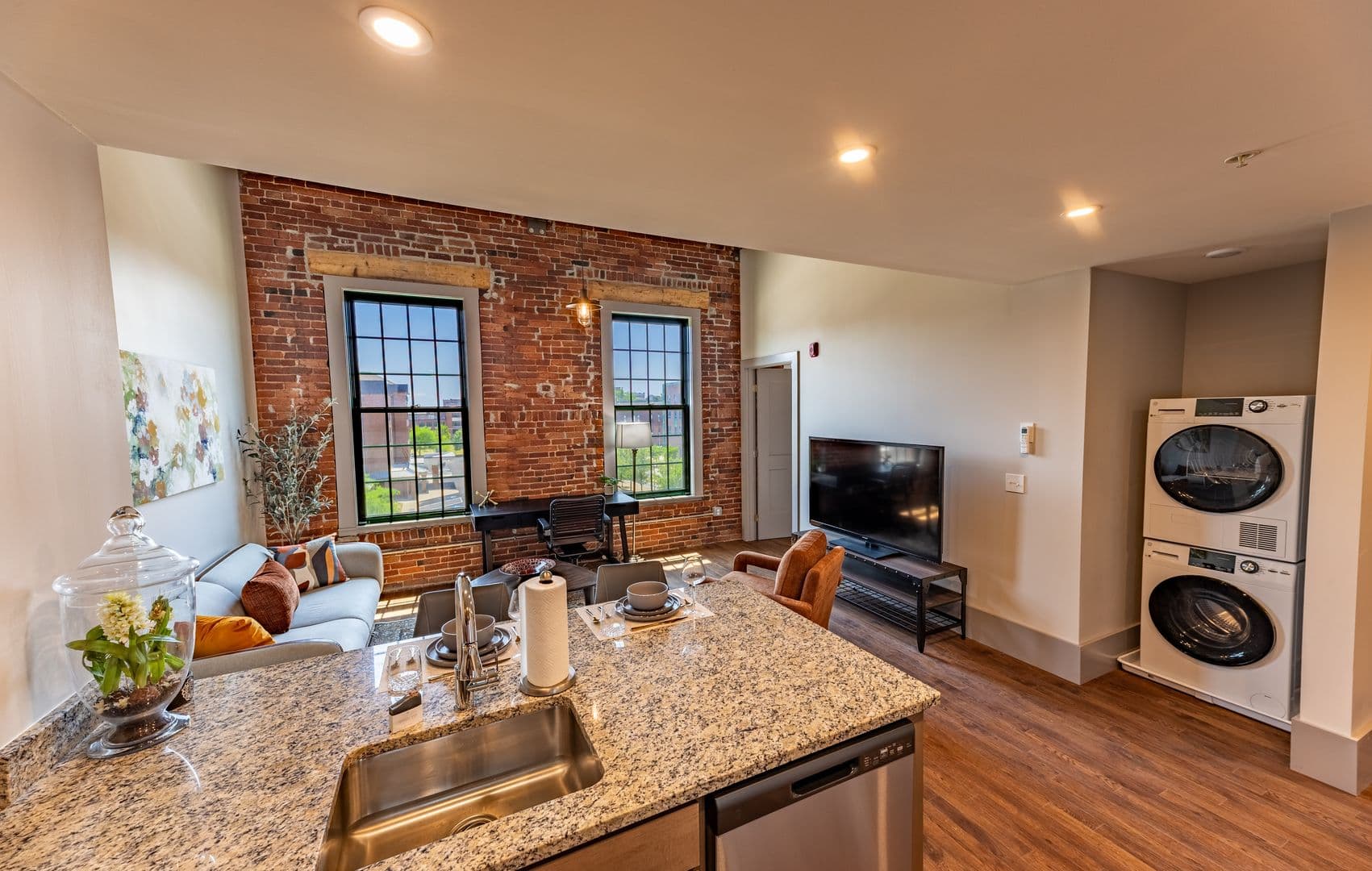 Worcester Apartment: 90 Grove Street