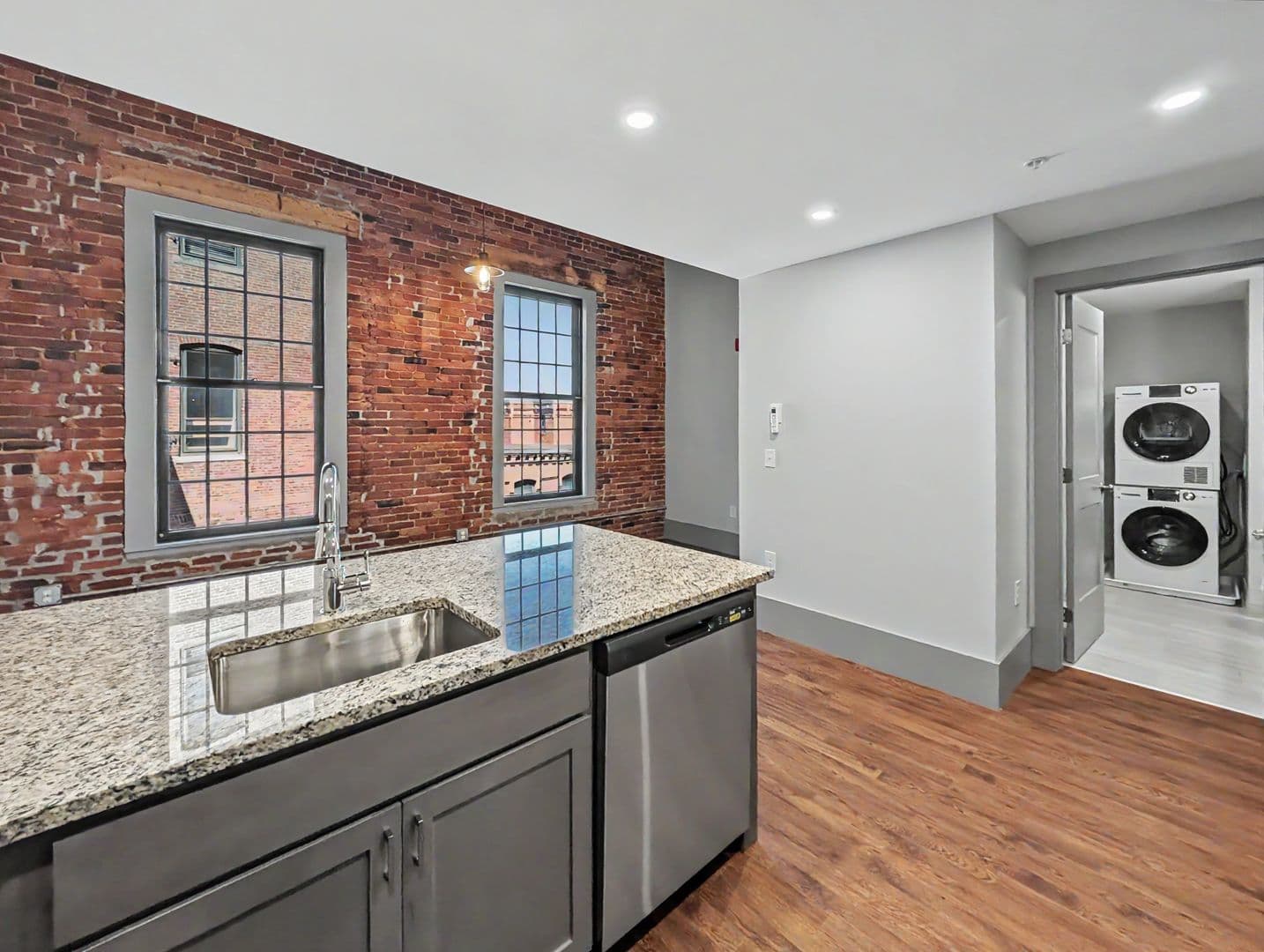 Worcester Apartment: 90 Grove Street