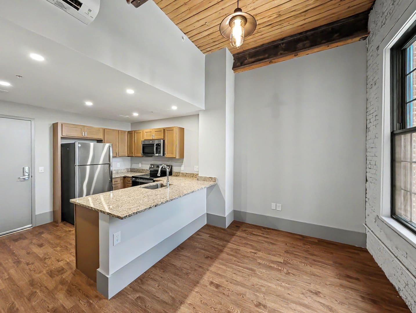 Worcester Apartment: 90 Grove Street