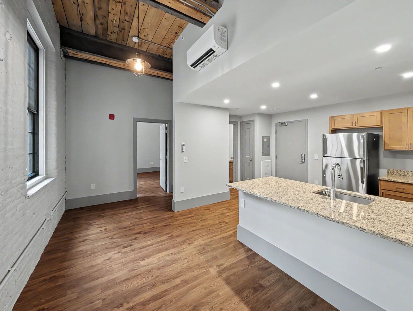 Worcester Apartment: 90 Grove Street