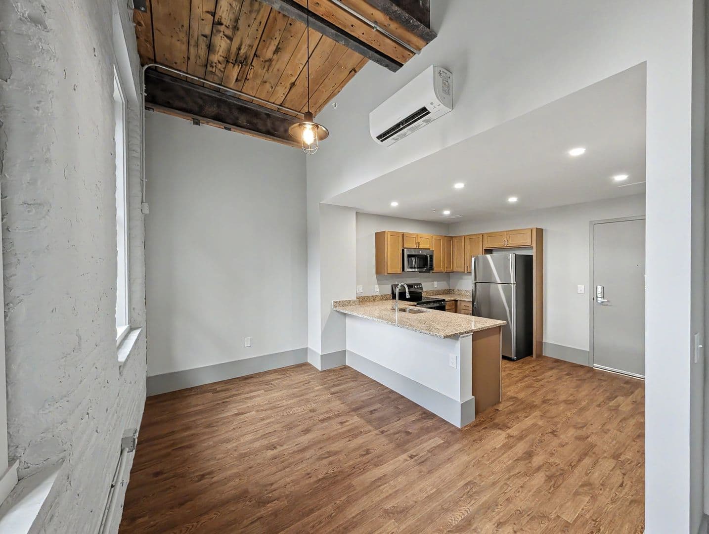 Worcester Apartment: 90 Grove Street