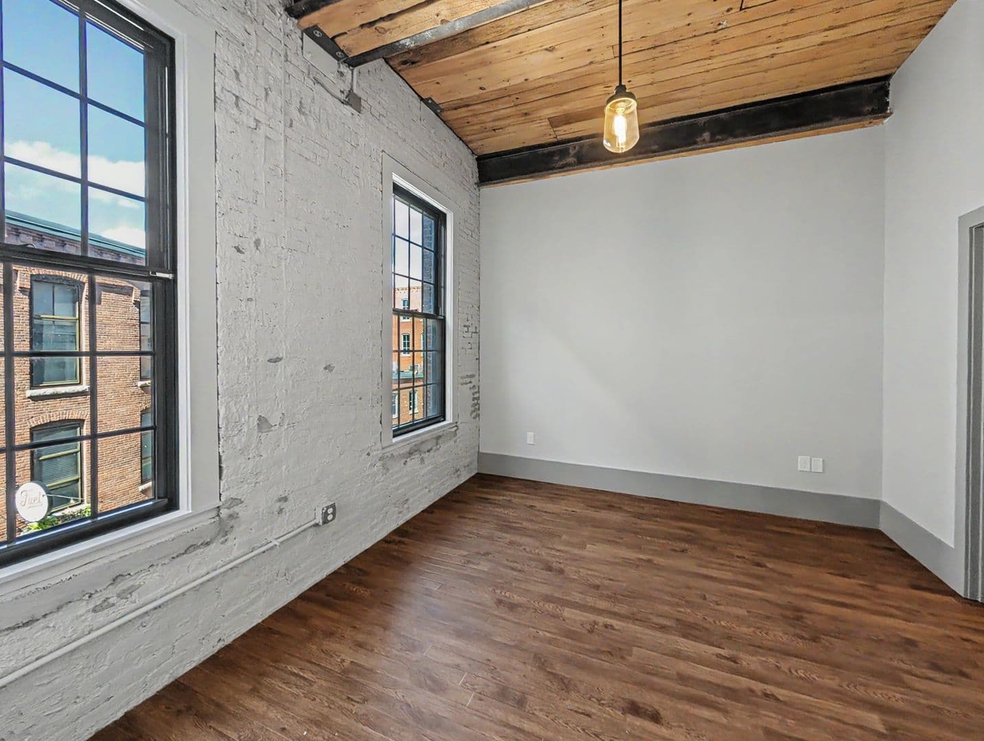 Worcester Apartment: 90 Grove Street