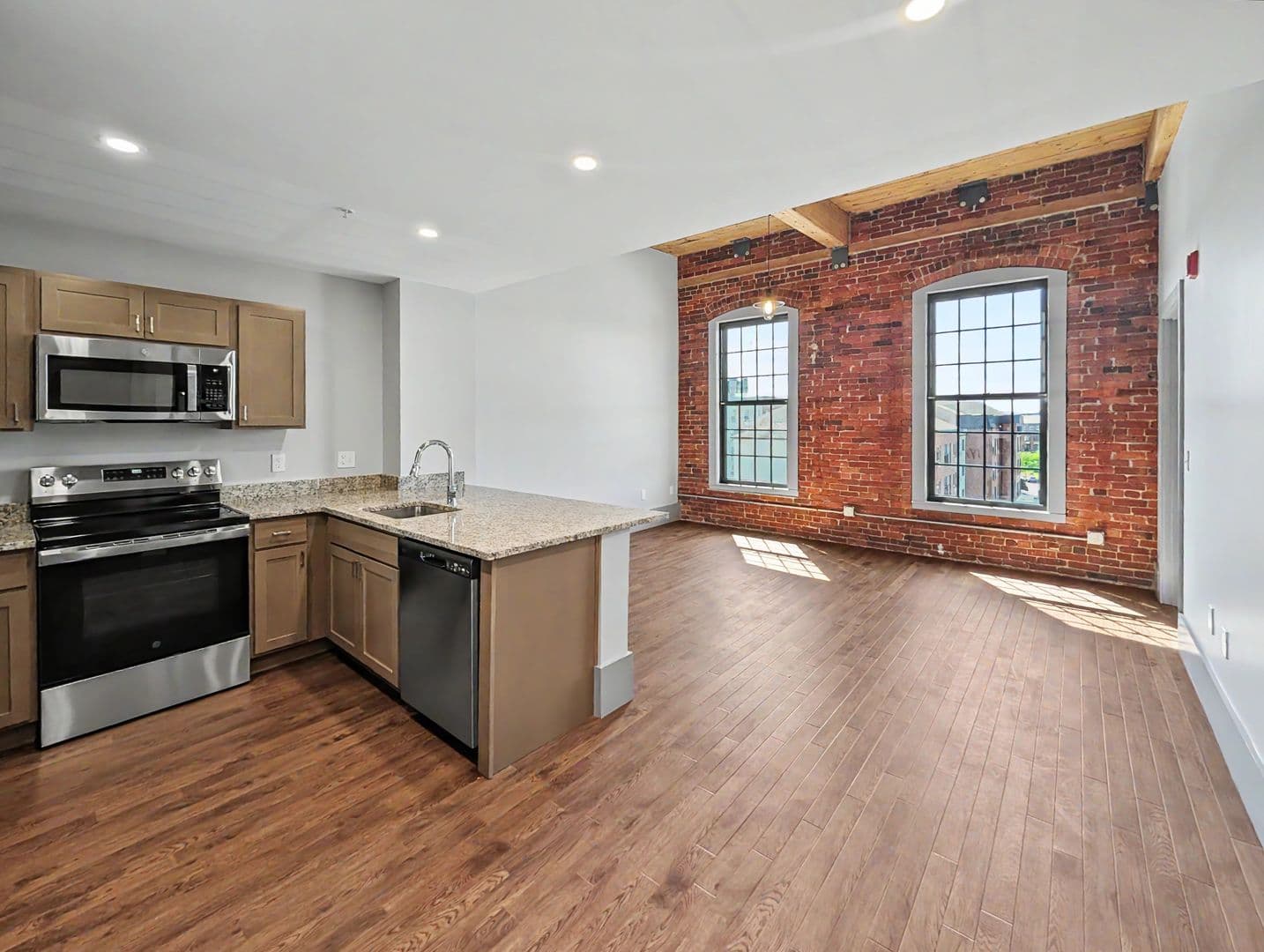 Worcester Apartment: 90 Grove Street