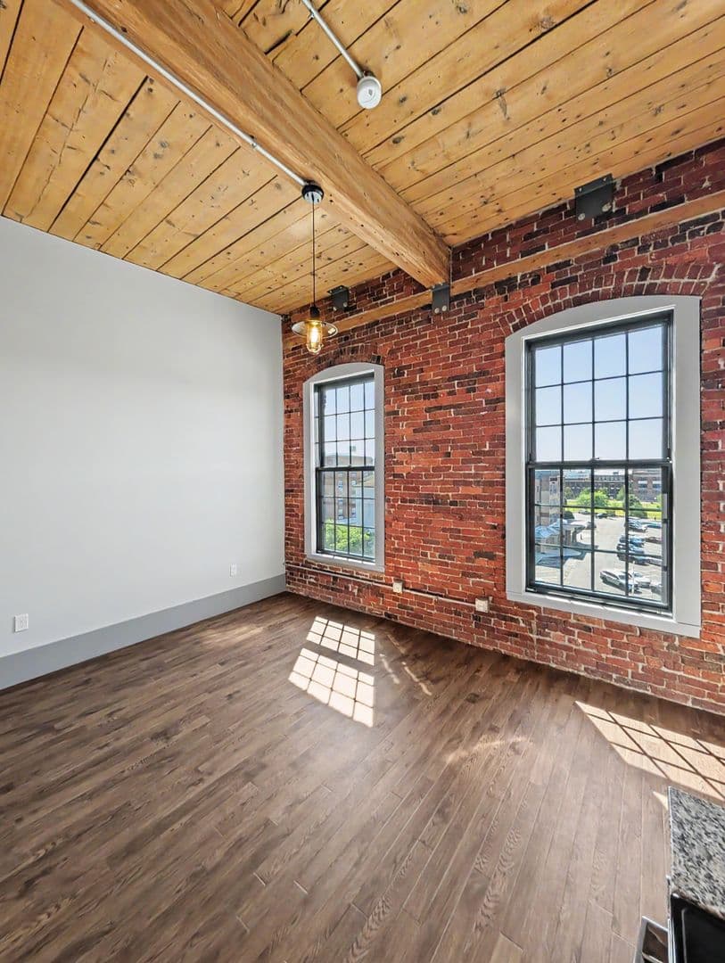 Worcester Apartment: 90 Grove Street