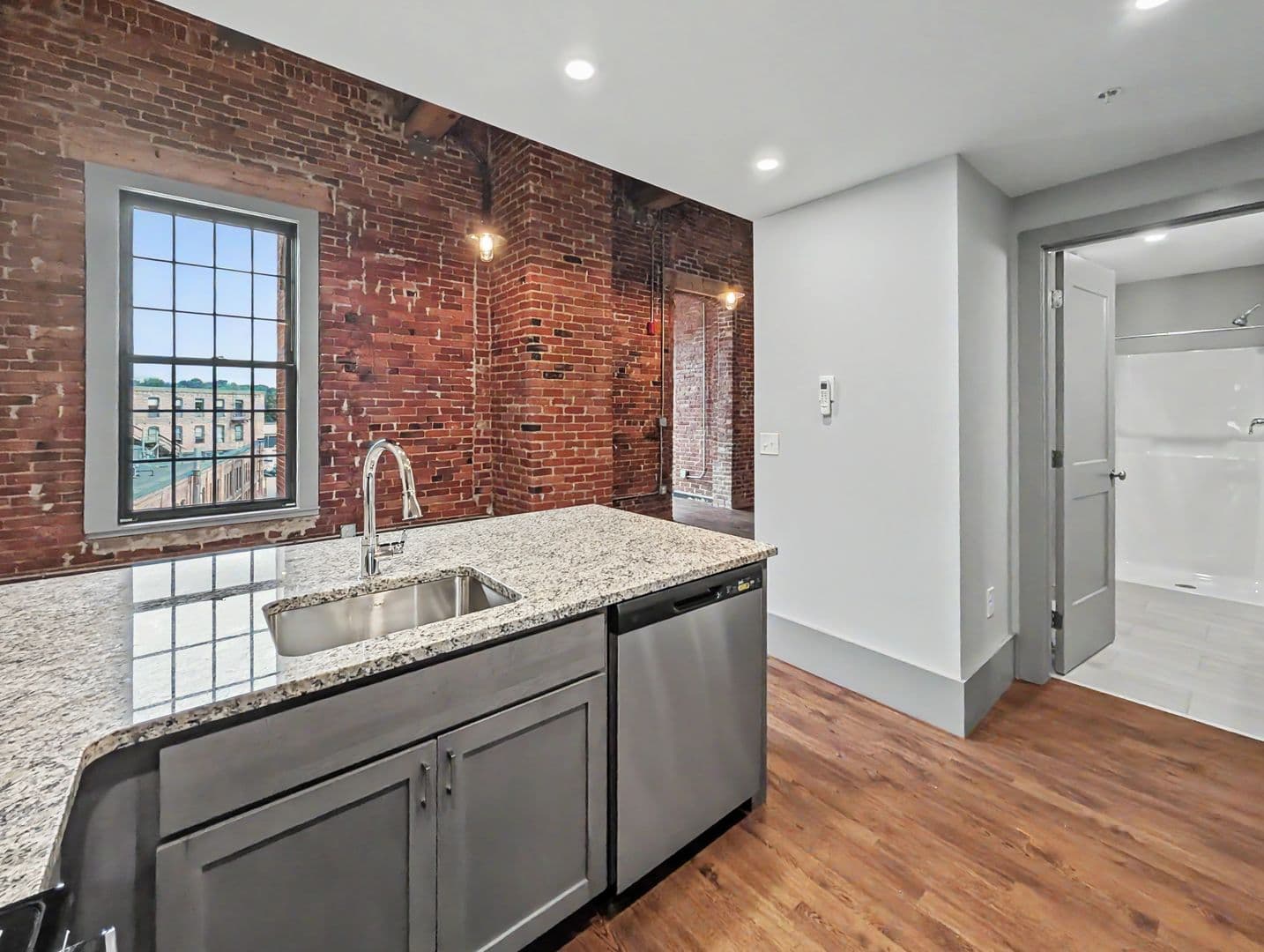 Worcester Apartment: 90 Grove Street