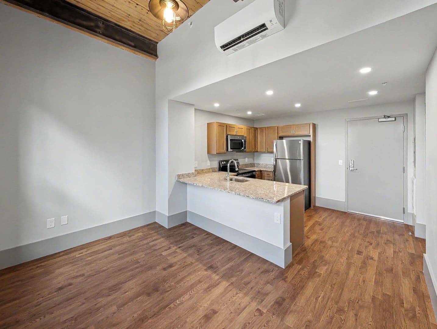 Worcester Apartment: 90 Grove Street