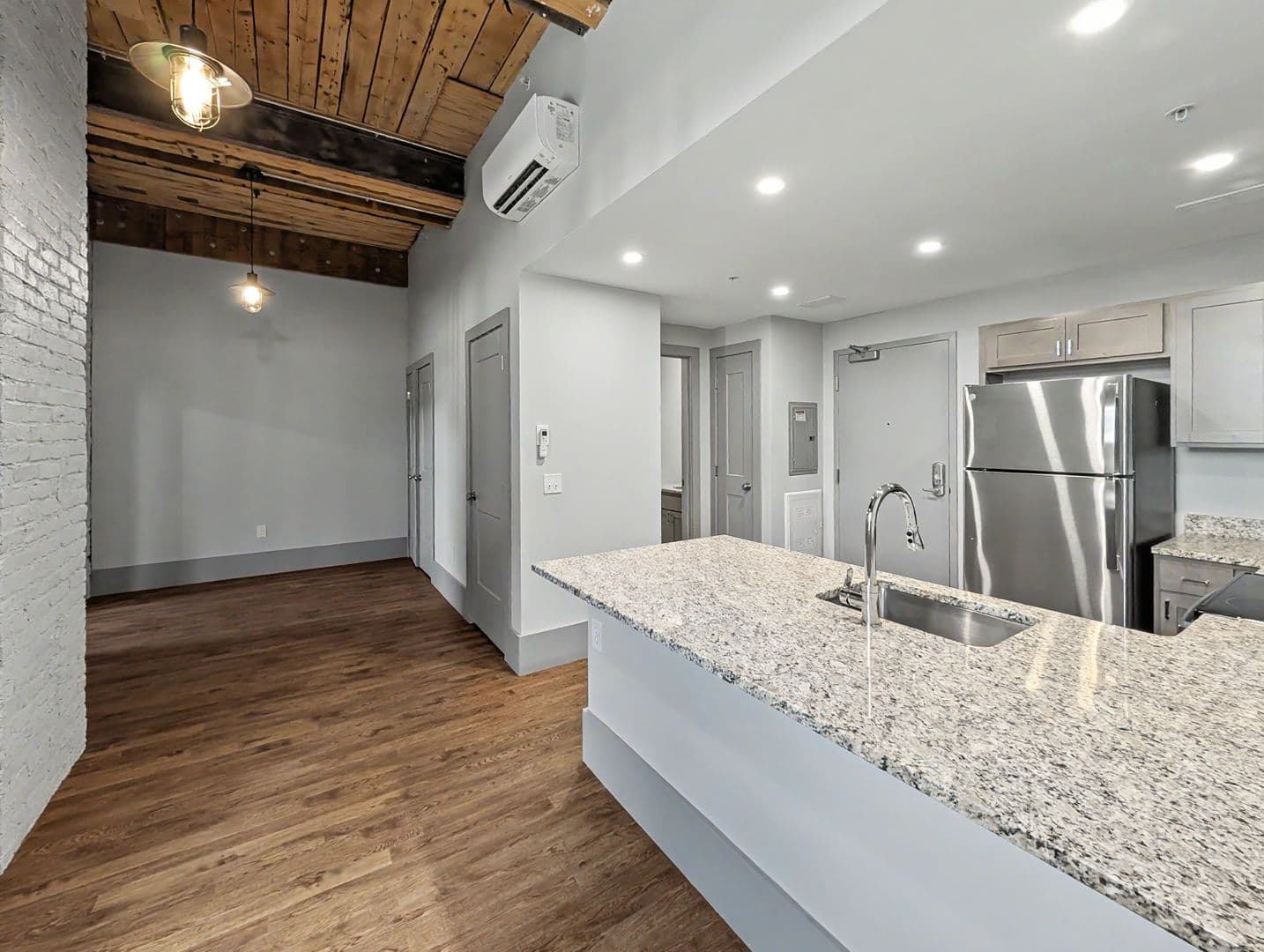 Worcester Apartment: 90 Grove Street