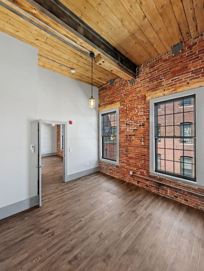 Worcester Apartment: 90 Grove Street