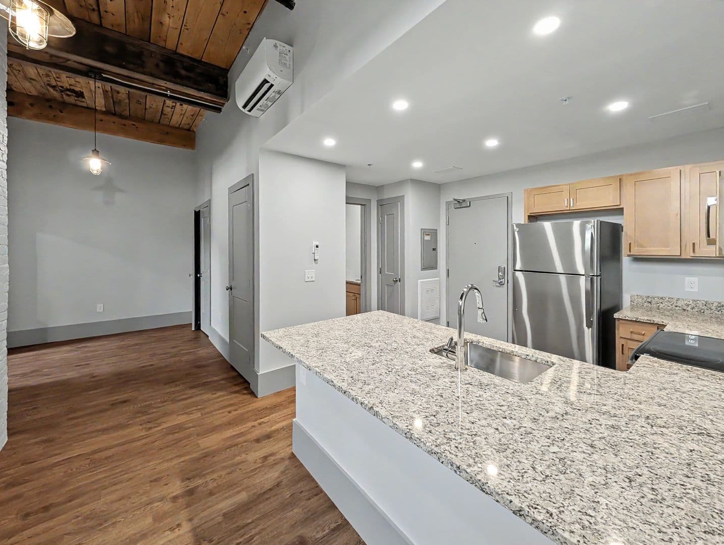 Worcester Apartment: 90 Grove Street