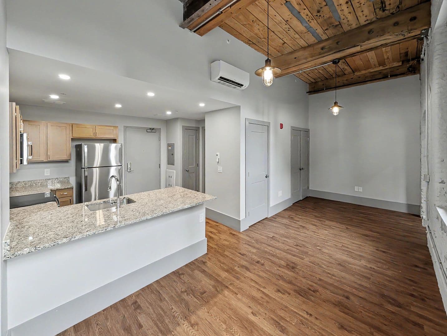 Worcester Apartment: 90 Grove Street