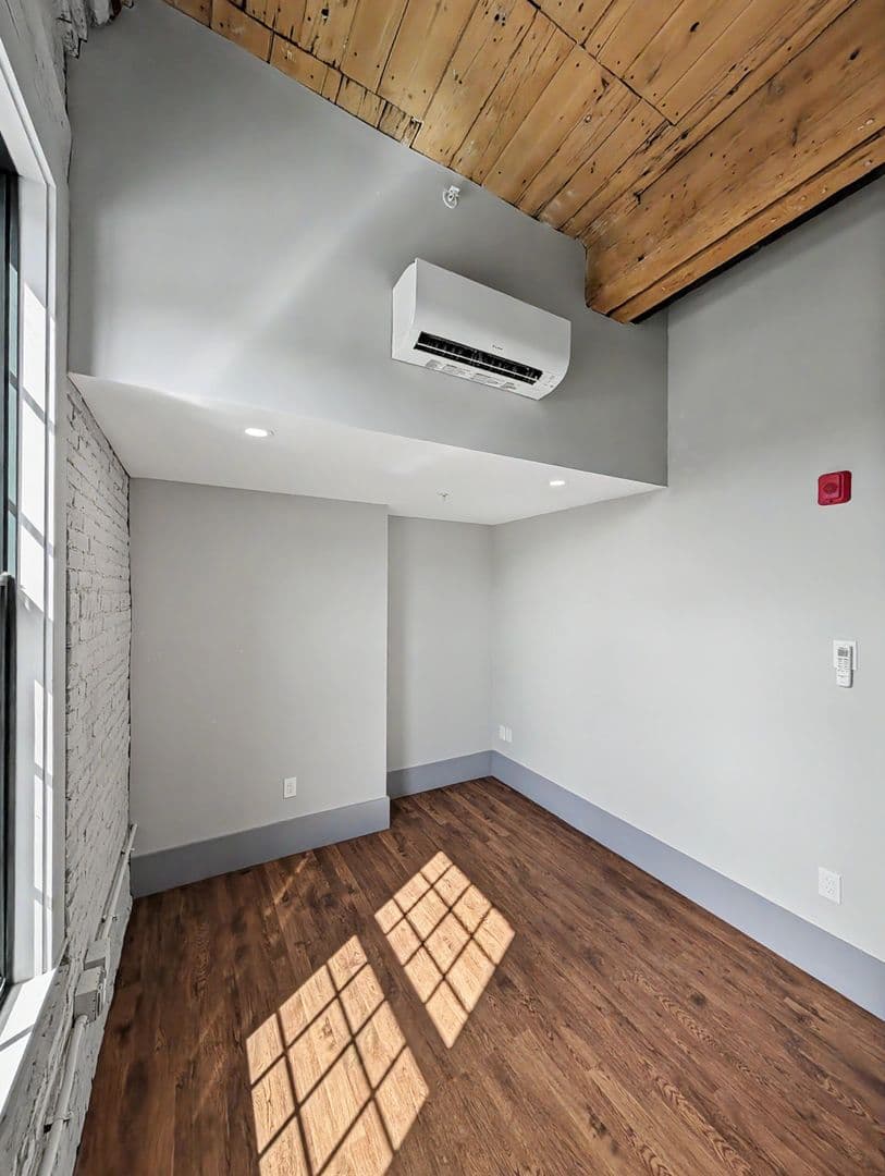 Worcester Apartment: 90 Grove Street