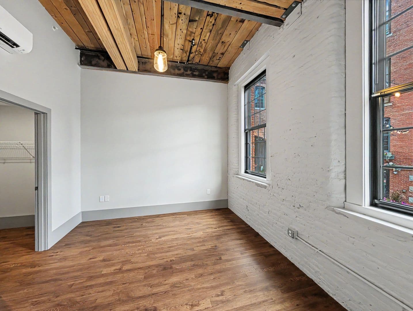 Worcester Apartment: 90 Grove Street