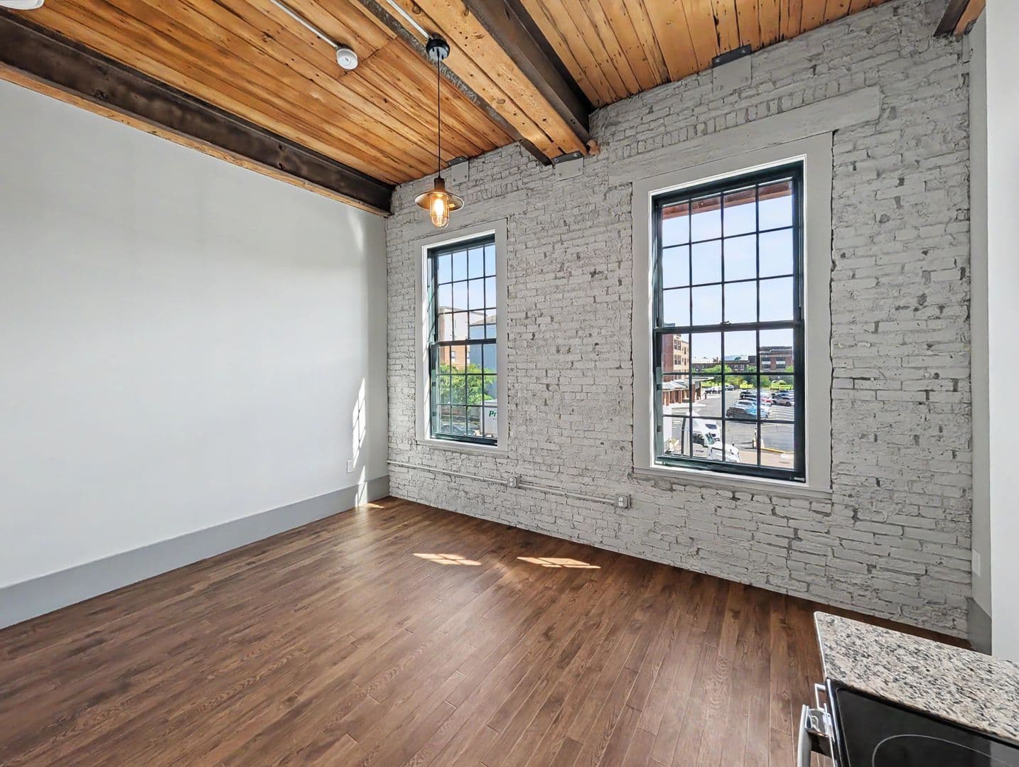 Worcester Apartment: 90 Grove Street