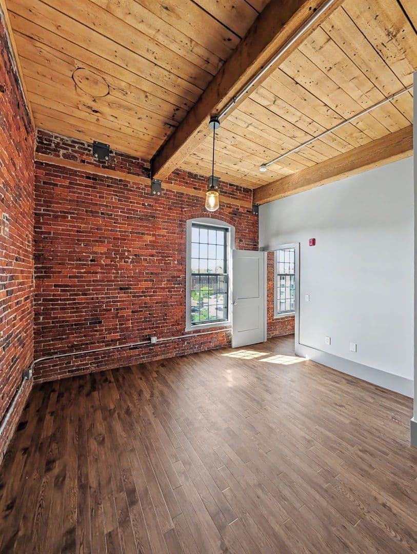 Worcester Apartment: 90 Grove Street