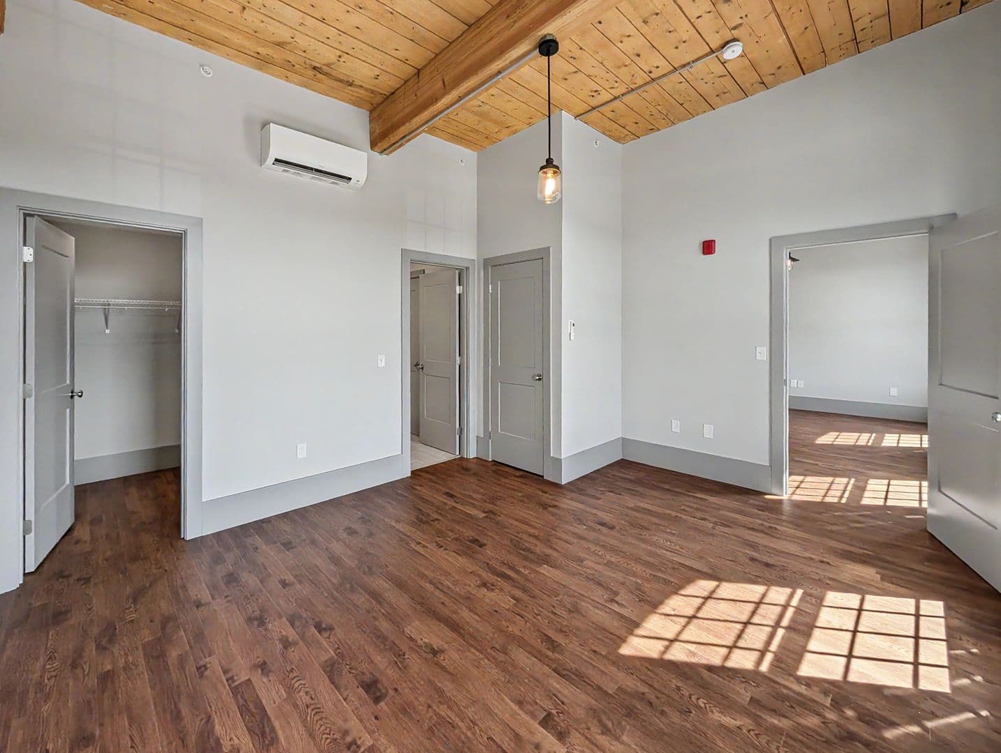 Worcester Apartment: 90 Grove Street