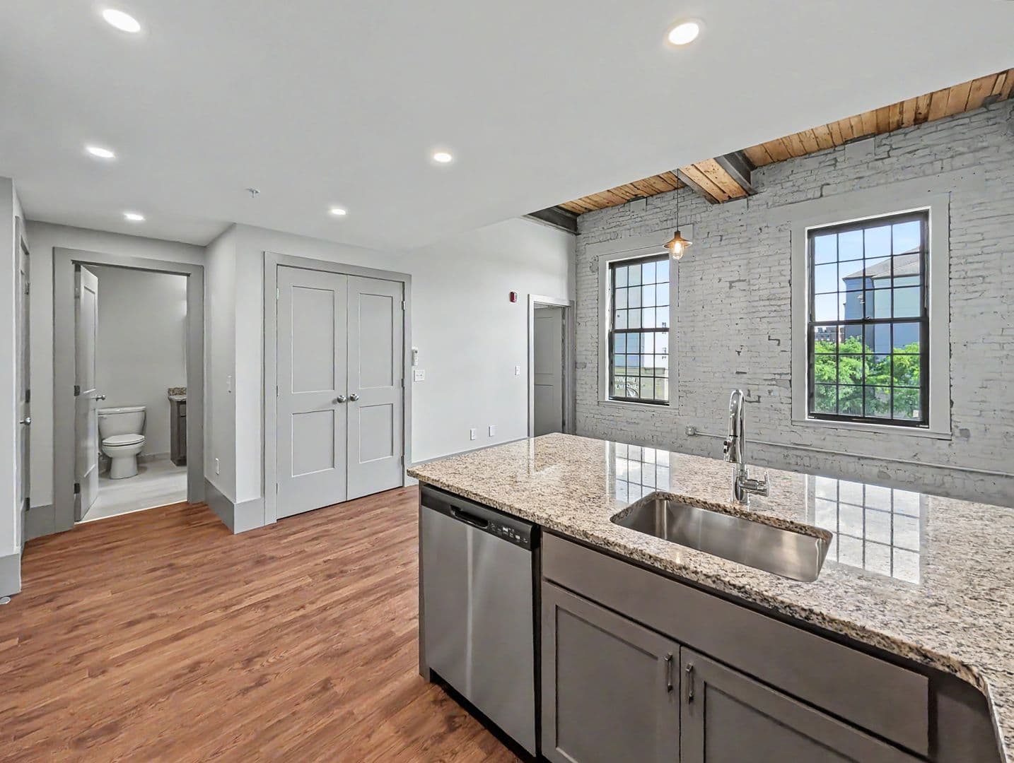 Worcester Apartment: 90 Grove Street