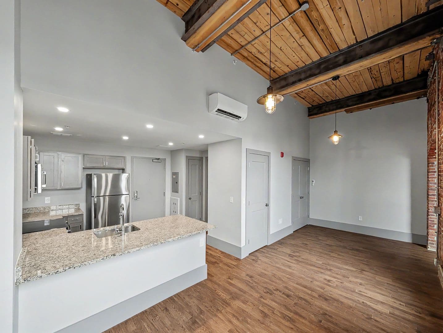 Worcester Apartment: 90 Grove Street