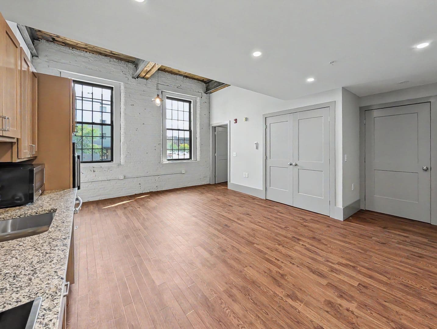 Worcester Apartment: 90 Grove Street