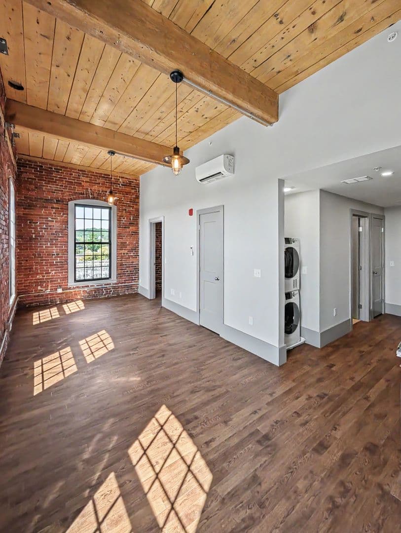 Worcester Apartment: 90 Grove Street