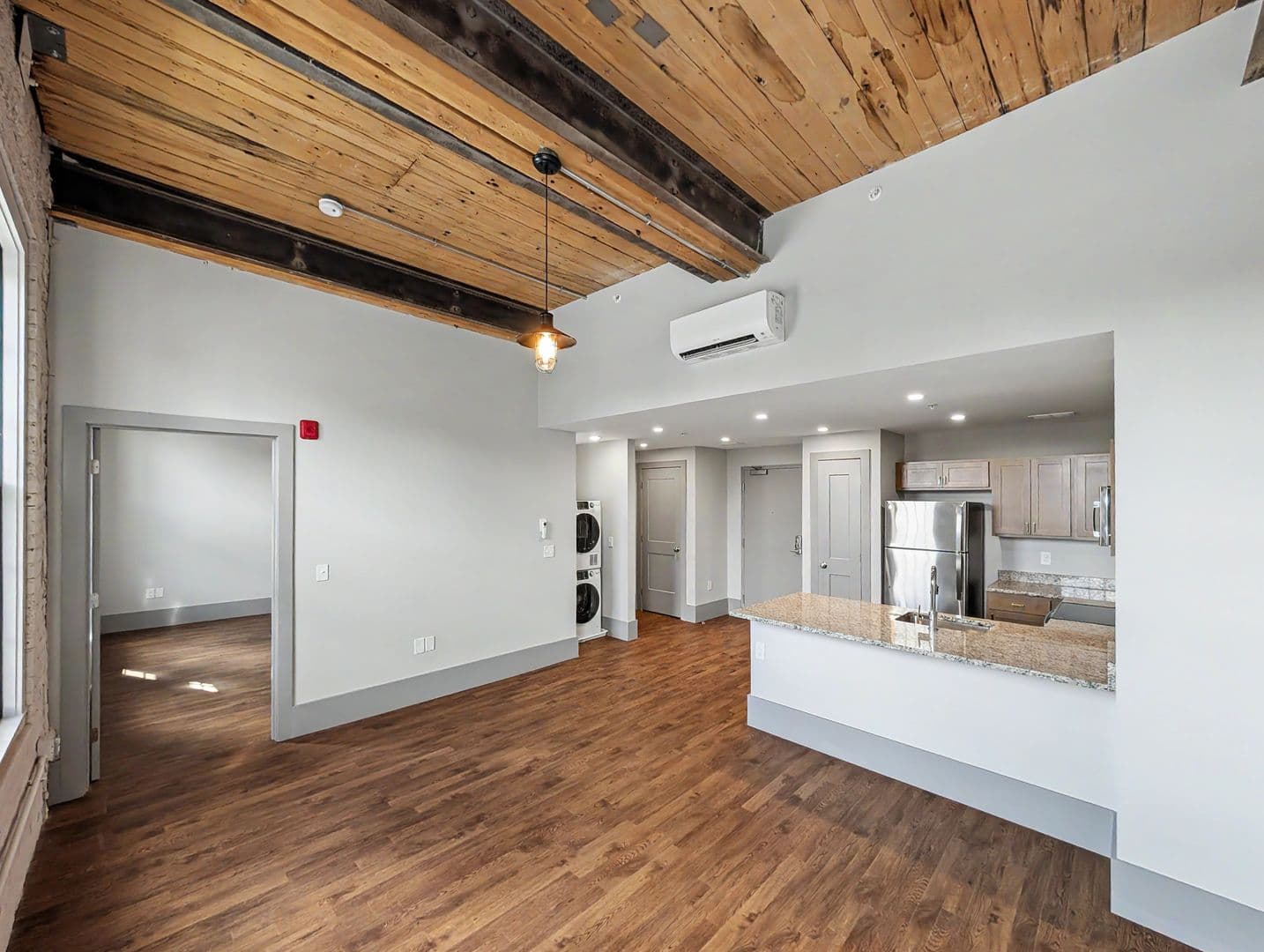 Worcester Apartment: 90 Grove Street