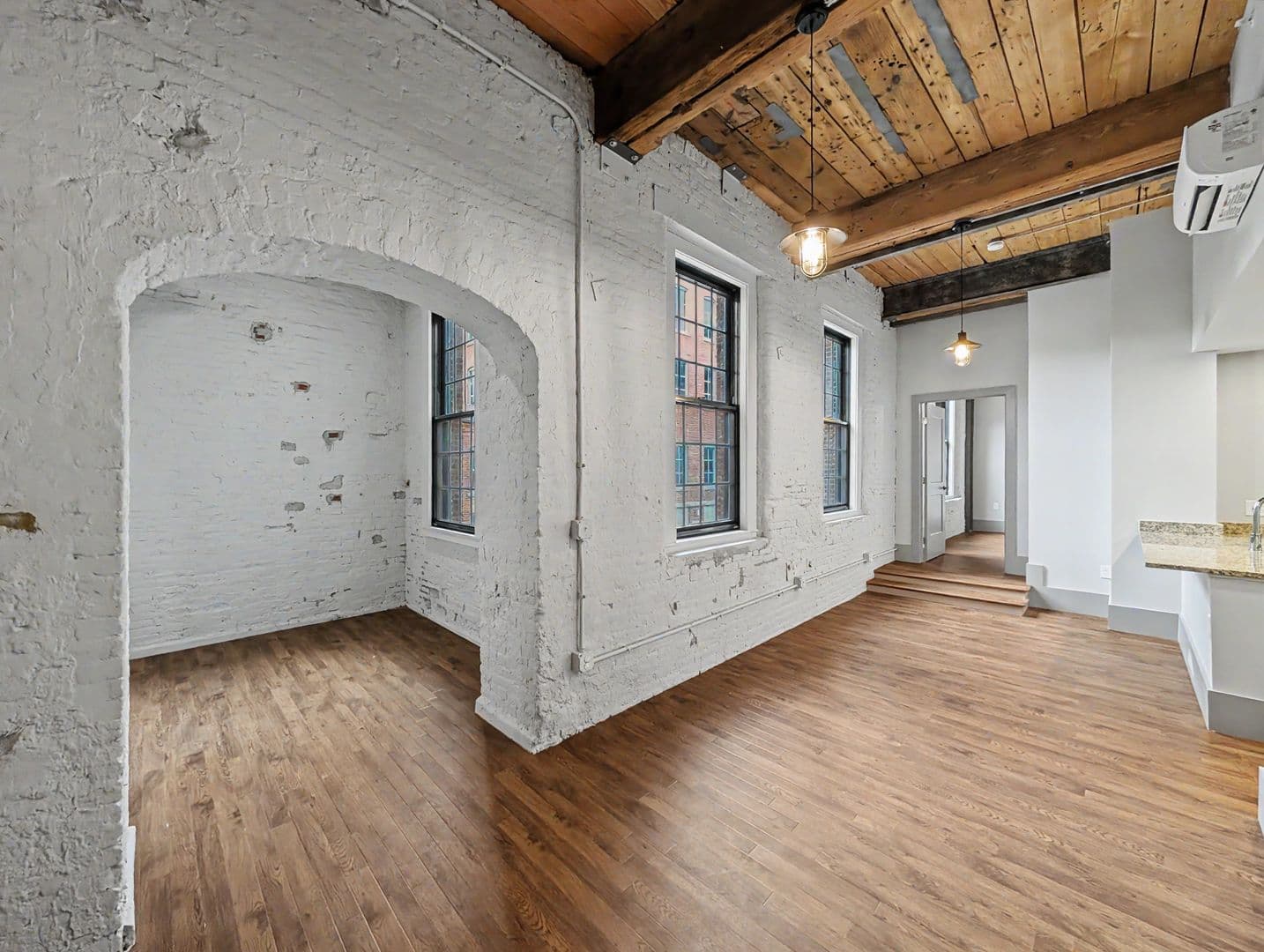 Worcester Apartment: 90 Grove Street