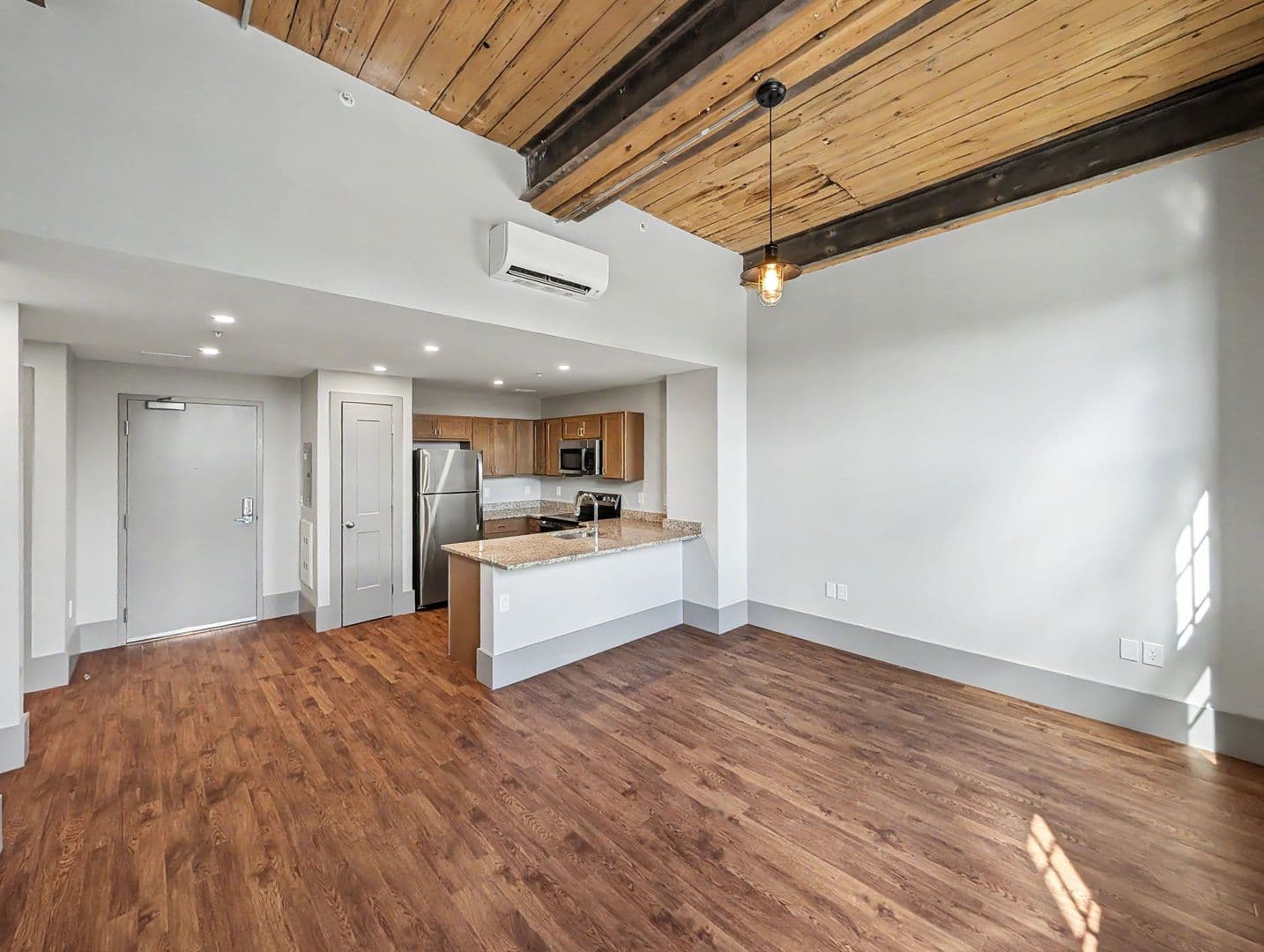 Worcester Apartment: 90 Grove Street