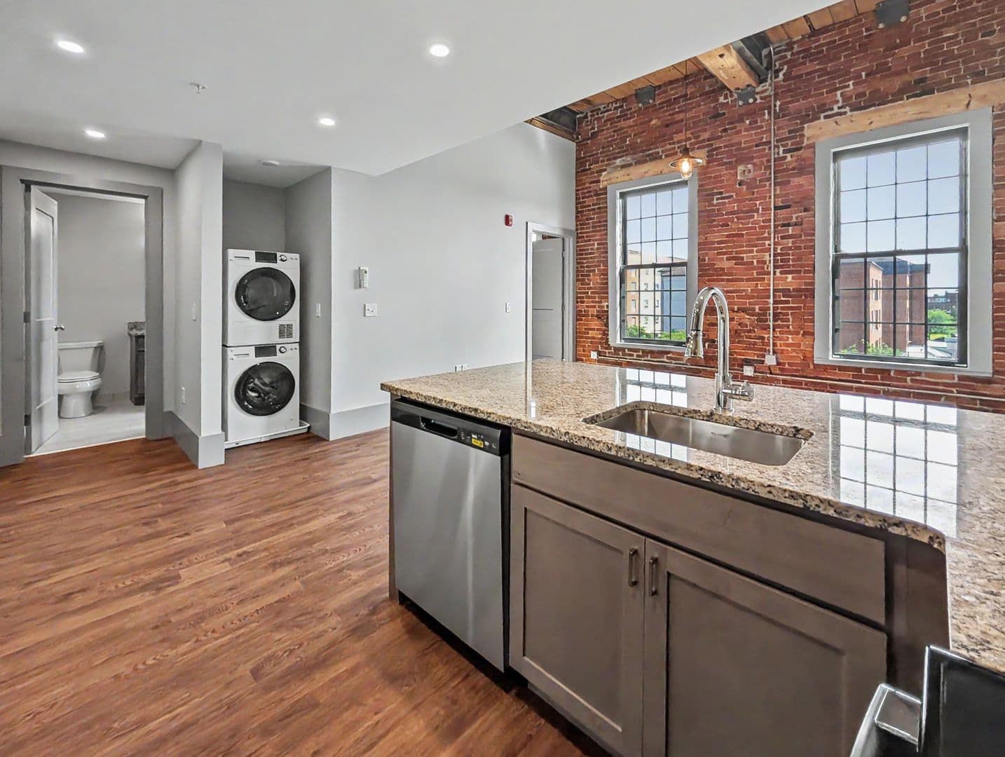 Worcester Apartment: 90 Grove Street