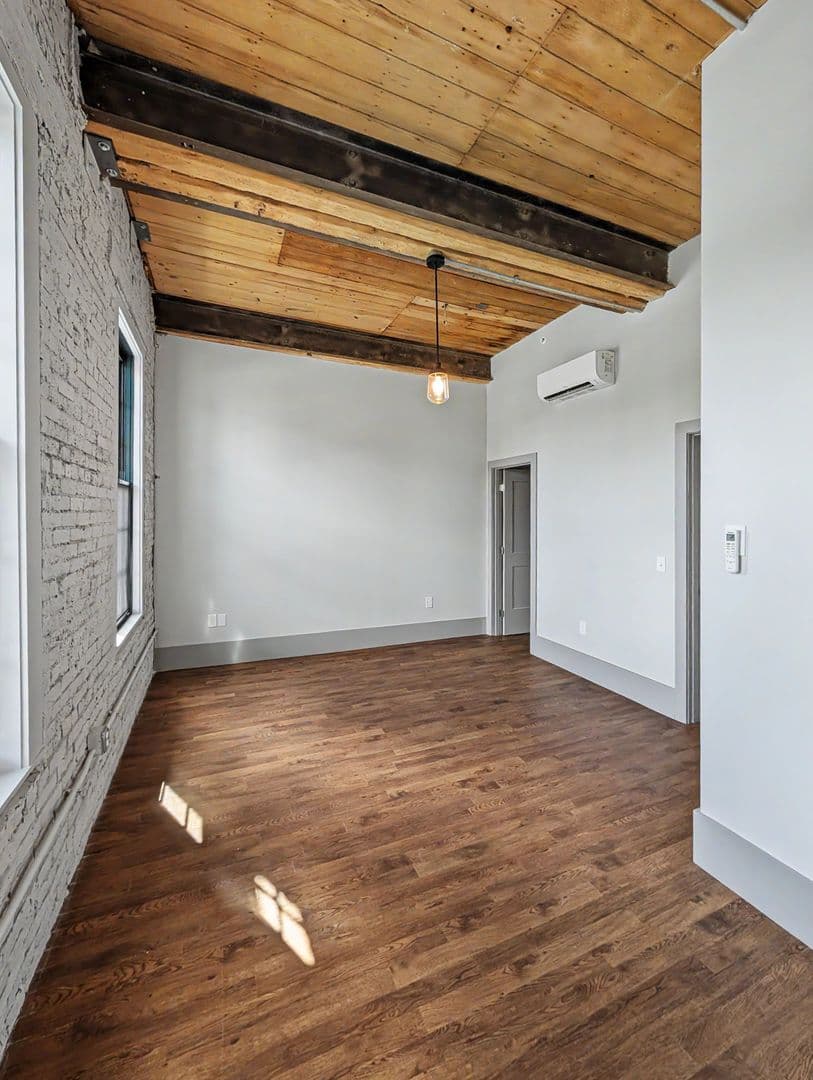 Worcester Apartment: 90 Grove Street